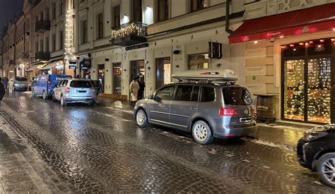 Automobiliai gatvėje