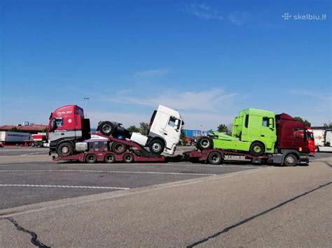 Tolimųjų reisų vairuotojo automobilio kabina