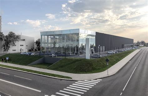 Naujos automobilių prekybos aikštelės