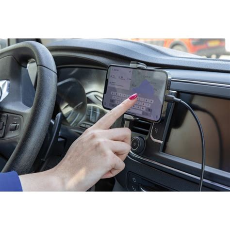 Mobiliojo telefono su GPS navigacijos programėle naudojimas automobilyje