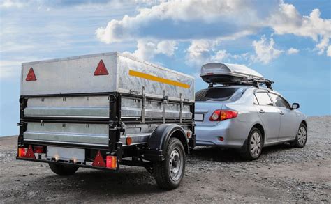 Lengvasis automobilis su priekaba