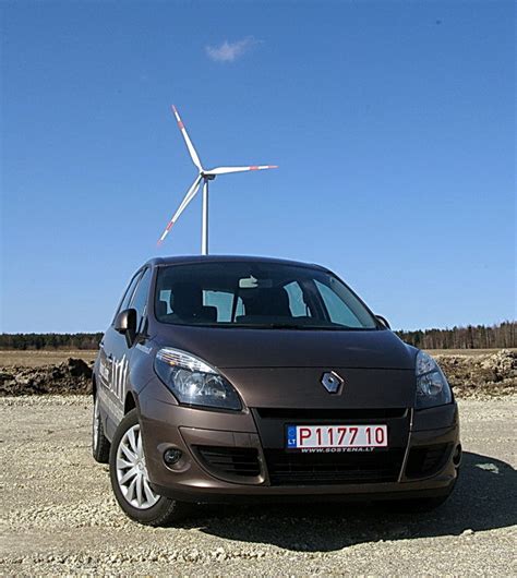 Renault Scenic automobilis su naujais ratlankiais
