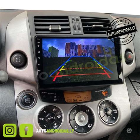 Toyota Corolla automobilio multimedijos ekranas su navigacija