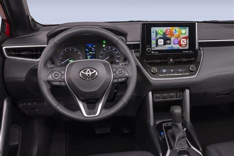 Toyota Corolla automobilio interjeras su sumontuota multimedija