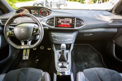 Peugeot 308 interjeras ir eksterjeras