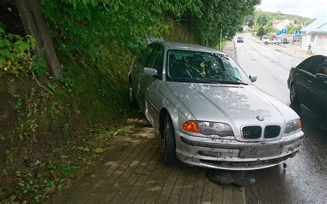 BMW automobilis ant kelio