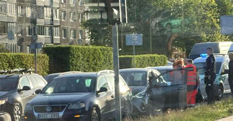 Sudaužyti automobiliai kelyje