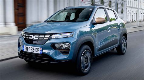 Dacia Spring Electric automobilio priekis ir šonas