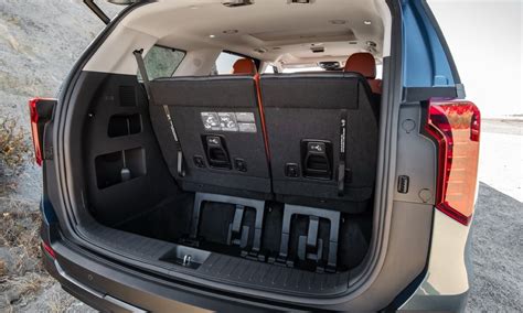 Kia Carnival bagažinė su sulankstytomis sėdynėmis