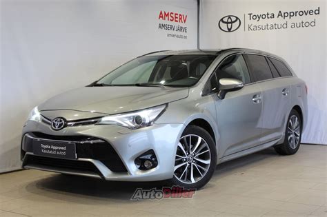 Toyota Avensis interjeras su Active Plus komplektacijos elementais