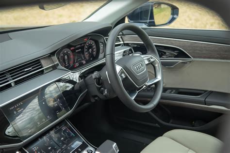 Audi A8 interjeras