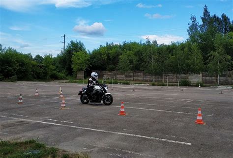 Motociklo vairavimo aikštelės manevrai