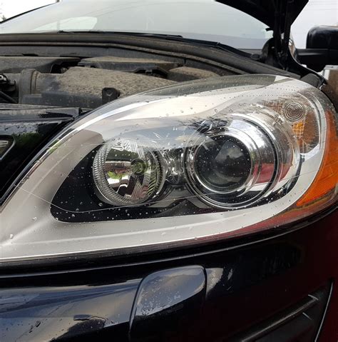 Automobilių žibintų restauravimo procesas