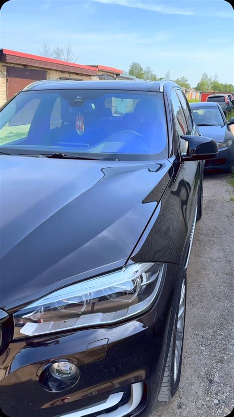 automobilio priekinis stiklas su apsaugine plėvele
