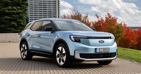 Ford ir Renault logotipai, simbolizuojantys partnerystę