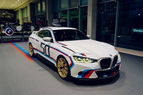 BMW automobilis sportinėje trasoje