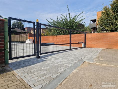 Metalinių nuolaužų pavyzdys variklyje