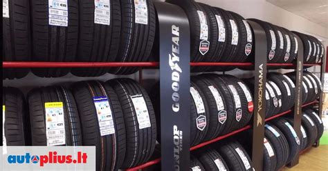 Automobilio ratų ir padangų nuotrauka