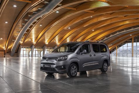 Toyota Proace automobilis