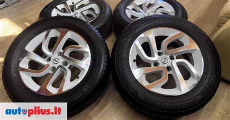 Opel Frontera automobilis su žieminėmis padangomis