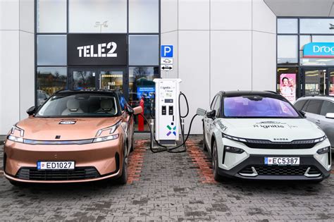 Elektromobilių baterijų talpos ir nuvažiuojamo atstumo schema