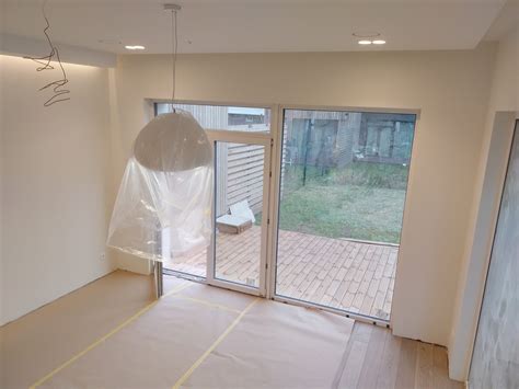 Skirtingi baldų restauravimo etapai: nuo ardymo iki apdailos