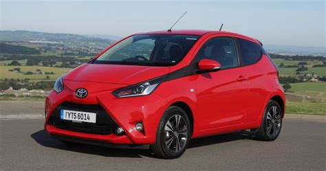 Toyota Aygo antros kartos automobilio priekinės dalies dizainas
