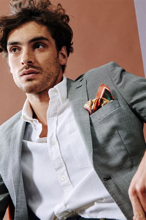 Skirtingi LED holografinių projektorių modeliai