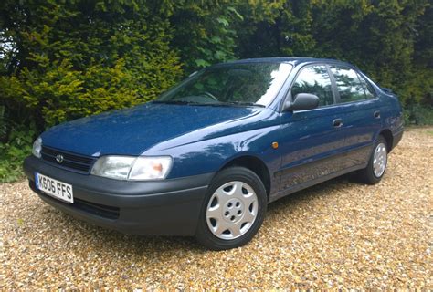 Toyota Carina E priekis