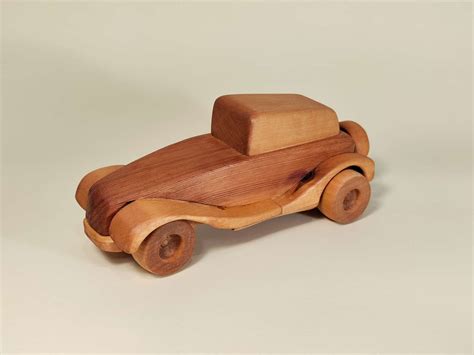 rankų darbo kartoninis automobilis