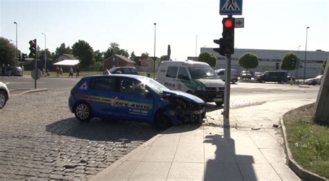 Vairavimo mokyklos automobilis po avarijos Marijampolėje