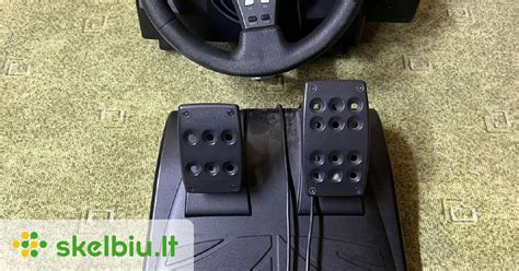 Žaidimų vairas su atskira pavarų svirtimi ir pedalais