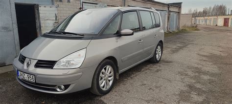 Renault Espace automobilis su stogo bagažine