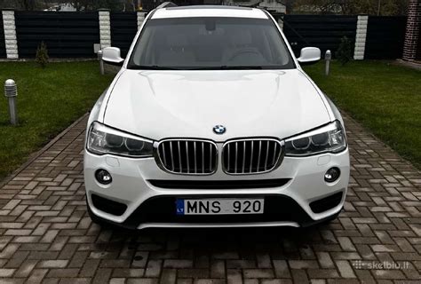 Vyriškis ir automobilis