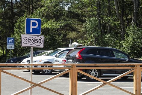 Infografika apie aplinkosauginius reikalavimus automobilių stovėjimo aikštelėms