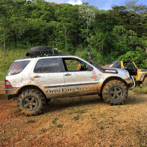 Mercedes-Benz ML 230 off-road