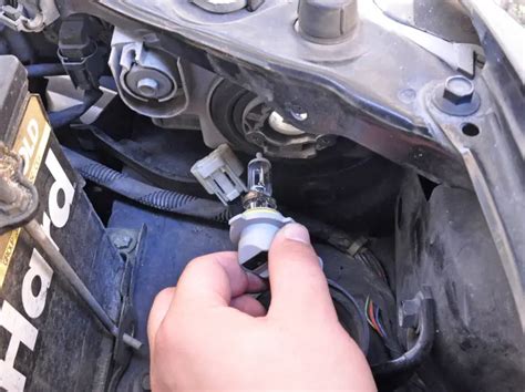 Automobilio lemputės keitimas