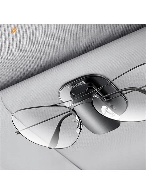 Automobilio prietaisų skydelis su akinių laikikliu