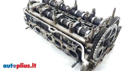 Nuotrauka, vaizduojanti Honda Accord variklį su atidarytu variklio dangčiu