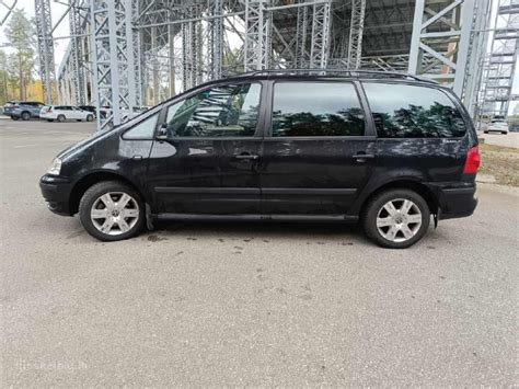 Volkswagen Sharan automobilis su R17 ratlankiais