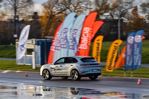 Automobilių testas Aukštadvario kartodrome