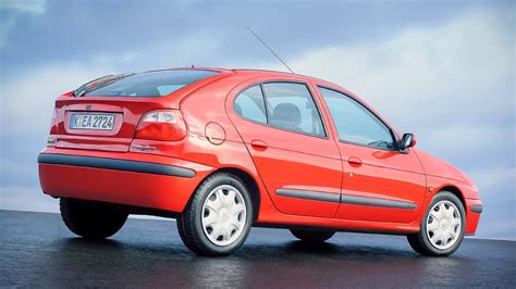 Renault Megane 2003 salono dizainas su ekranu