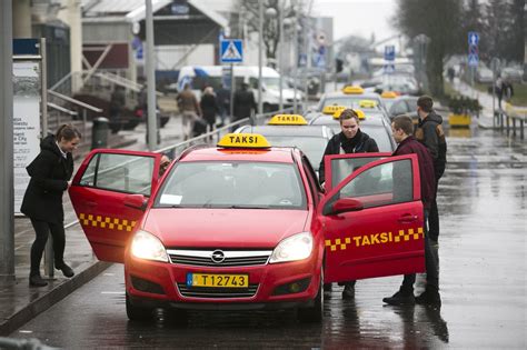 Sudužęs taksi automobilis