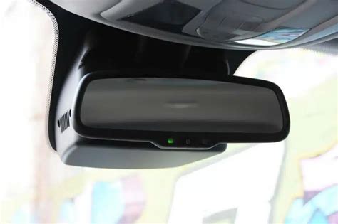 Nuotrauka: Automobilio galinio vaizdo veidrodėlis su šildymo elementu