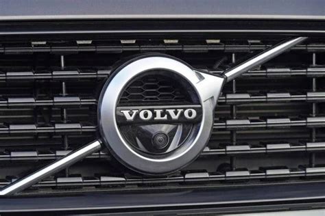 Simbolinė iliustracija: Volvo automobilis kelyje