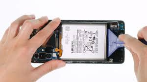 Telefono baterijos keitimo procesas