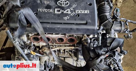 Toyota Avensis variklis su tepalo filtru ir išleidimo kamščiu