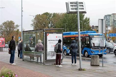 Autobusų stotelė po avarijos