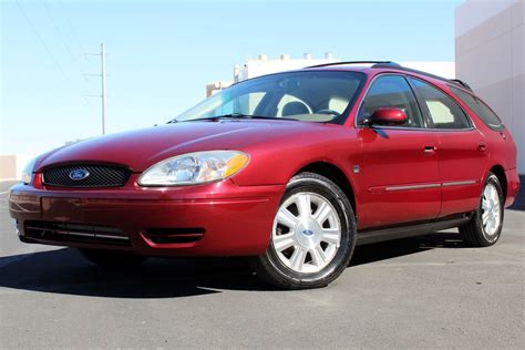 Ford Taurus 2004 automobilio priekis