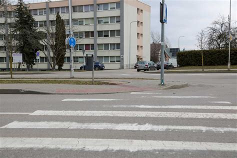 Vaizdas, iliustruojantis pėsčiųjų perėją sankryžoje